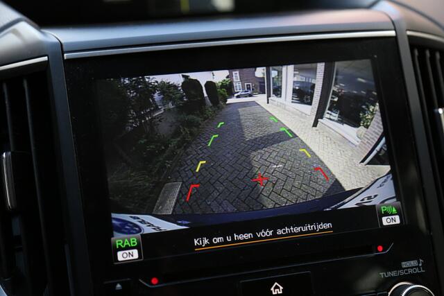 Subaru FORESTER 2.0i e-BOXER AWD Luxury Navi Carplay Camera LED