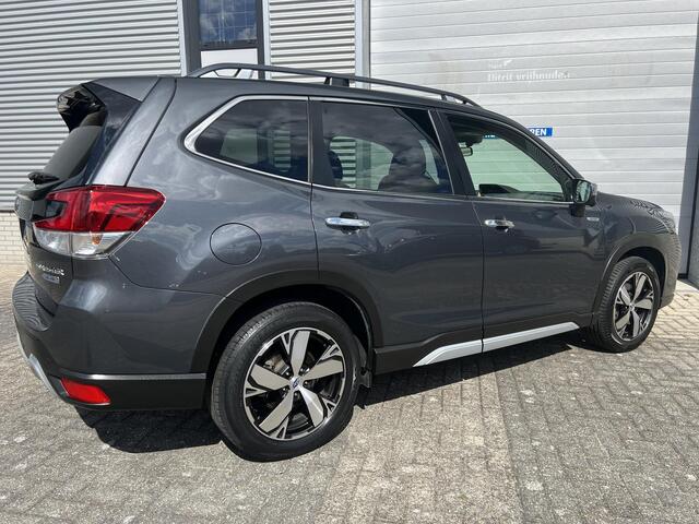 Subaru FORESTER 2.0i e-BOXER First Edition Automaat | Apple Carplay & Android Auto | Bruin Lederen Interieur | Elek. Schuif/Kantel Dak | Verwarmde Achterbank