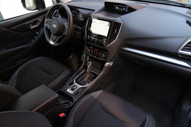 Subaru FORESTER 2.0i e-BOXER Luxury Navi Camera ACC LED
