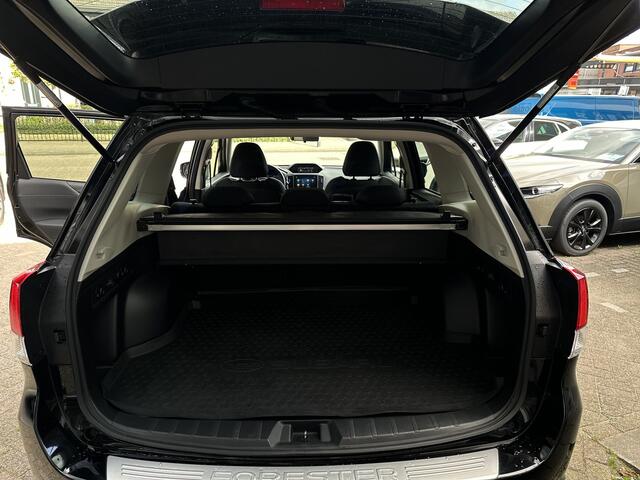 Subaru FORESTER 2.0i e-BOXER Comfort Automaat/Trekhaak/Parkeerhulp/Navi/Camera