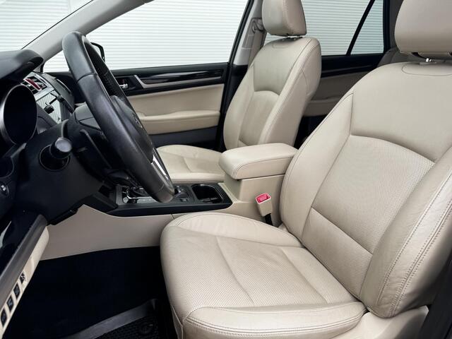 Subaru OUTBACK 2.5i Premium / Trekhaak 2000 kg / 10-2017 / duurste uitvoering / zeer nette auto / goed onderhouden / pdc voor / Stoelverwarming / Bluetooth audio / Leren Bekleding /