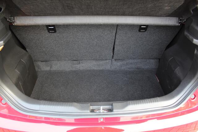 Suzuki IGNIS 1.2-83pk Smart Hybrid Comfort. Zeer nette en betrouwbare wagen, slechts ¤. 23,- wegenbelasting. Airco, telefoonvoorb., 5drs., DAB, boordcomputer, centr. port. vergr. afstand bed., LED verlichting etc.
