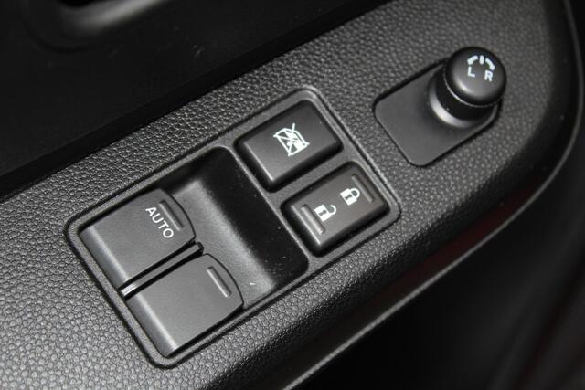 Suzuki IGNIS 1.2-83pk Smart Hybrid Comfort. Zeer nette en betrouwbare wagen, slechts ¤. 23,- wegenbelasting. Airco, telefoonvoorb., 5drs., DAB, boordcomputer, centr. port. vergr. afstand bed., LED verlichting etc.