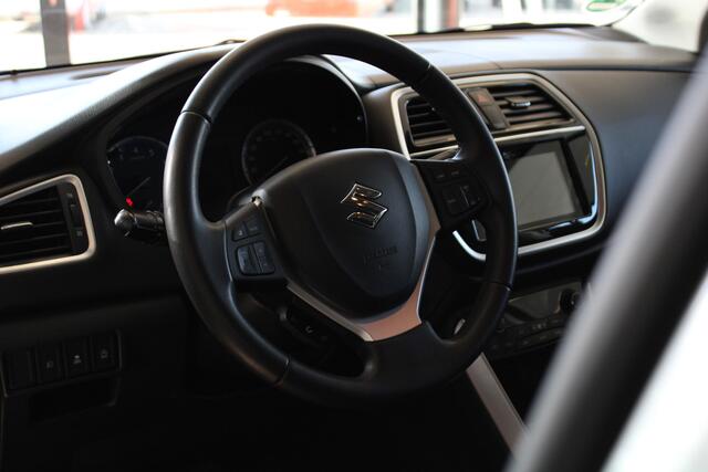 Suzuki S-Cross 1.0 Boosterjet Exclusive Achteruitrijcamera, Navigatie, Cruise Control, Voorstoelen Verwarmd, Regensensor