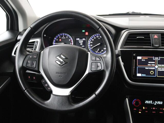 Suzuki S-Cross 1.0 Boosterjet Exclusive | Apple Carplay / Android Auto (Navigatie) | Keyless Entry | Achteruitrijcamera | Stoelverwarming | Parkeersensoren rondom | Climate Control |