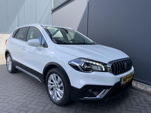 Suzuki S-Cross 1.0 Boosterjet Exclusive Climate control - Cruise control - Navi - Parkeersensoren V+A - A-uitrijcamera - MFL-stuurwiel - Apple carplay/Android auto - Mistlampen voor- LMV 17"- Ramen E-V+A - Spiegels E-Verstel en ver
