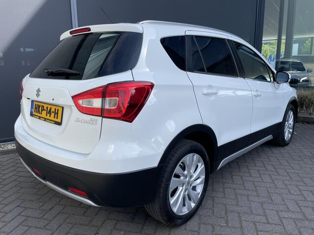 Suzuki S-Cross 1.0 Boosterjet Exclusive Climate control - Cruise control - Navi - Parkeersensoren V+A - A-uitrijcamera - MFL-stuurwiel - Apple carplay/Android auto - Mistlampen voor- LMV 17"- Ramen E-V+A - Spiegels E-Verstel en ver