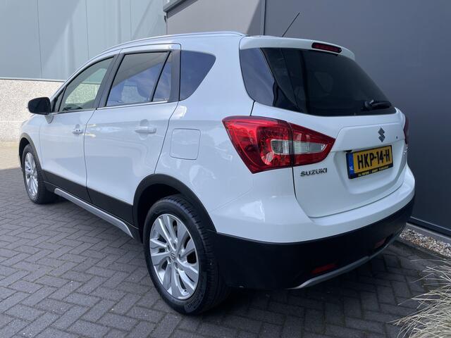 Suzuki S-Cross 1.0 Boosterjet Exclusive Climate control - Cruise control - Navi - Parkeersensoren V+A - A-uitrijcamera - MFL-stuurwiel - Apple carplay/Android auto - Mistlampen voor- LMV 17"- Ramen E-V+A - Spiegels E-Verstel en ver