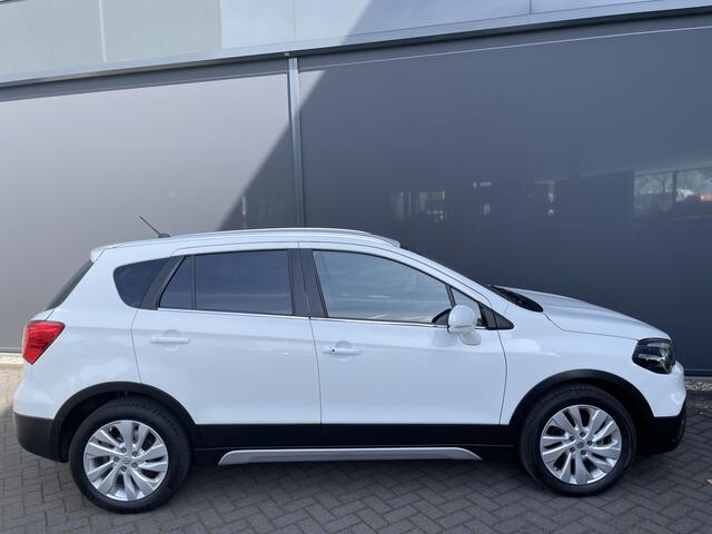 Suzuki S-Cross 1.0 Boosterjet Exclusive Climate control - Cruise control - Navi - Parkeersensoren V+A - A-uitrijcamera - MFL-stuurwiel - Apple carplay/Android auto - Mistlampen voor- LMV 17"- Ramen E-V+A - Spiegels E-Verstel en ver