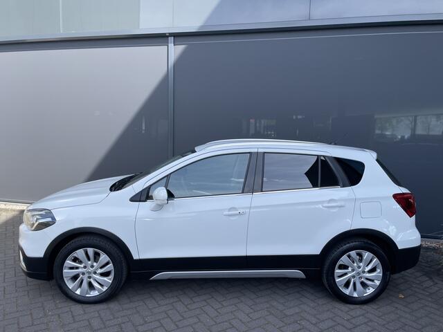 Suzuki S-Cross 1.0 Boosterjet Exclusive Climate control - Cruise control - Navi - Parkeersensoren V+A - A-uitrijcamera - MFL-stuurwiel - Apple carplay/Android auto - Mistlampen voor- LMV 17"- Ramen E-V+A - Spiegels E-Verstel en ver