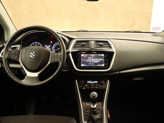 Suzuki S-Cross 1.4 Boosterjet Exclusive - ORIGINEEL NEDERLANDSE AUTO - AFKOMSTIG VAN 1E EIGENAAR - AFNEEMBARE TREKHAAK - TREKGEWICHT 1200 KG - 4 X ELEKTRISCHE RAMEN -VOORSTOELEN VERWARMD - NAVIGATIE -CLIMATE CONTROL - PARKEERSENSOREN ACHTER