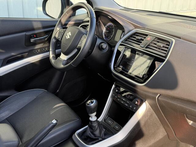 Suzuki S-Cross 1.4 Boosterjet Style Smart Hybrid / Eerste Eigenaar / Dealer Onderhouden / Lederen Bekleding / Navigatie / Stoelverwarming / Panoramadak / Climate Control / Adaptive Cruise Control /