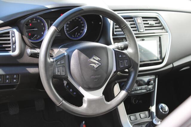 Suzuki S-Cross 1.4 Boosterjet Style Smart Hybrid Panoramadak, Trekhaak, Dealeronderhouden, Stijl Uitvoering.