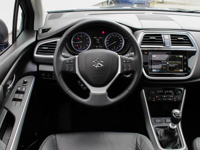Suzuki S-Cross 1.4 Boosterjet Style Smart Hybrid | Navi | Cruise | Schuifdak | Camera | Lm-Velgen | Trekhaak
