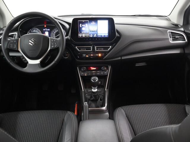 Suzuki S-Cross 1.4 Boosterjet Style Smart Hybrid | Navigatie | Cruise Control Adaptief | 360° Camera | LED | DAB | Climate Control | Stoelverwarming | Rijhulpsysteem | Apple Carplay/Android Auto | Keyless Entry/Go |