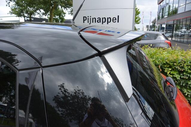 Suzuki SWIFT 1.2 Select Smart Hybrid 5-deurs Two-tone / Navigatie / Camera