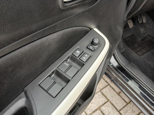 Suzuki SWIFT 1.2 Stijl Smart Hybrid | Ad Cruise | Navi | LMV | Keyless entry |