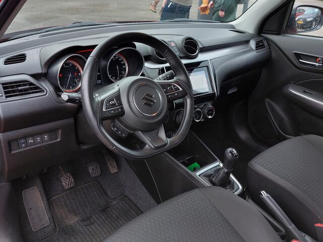 Suzuki SWIFT 1.2 83pk Style Smart Hybrid | Origineel NL | Navi + Apple Carplay+Android Auto | Clima | Adap. Cruise | Led Koplampen | Keyless Entry | Dodehoek+Rijstrooksensor | Privacy Glass | Trekhaak