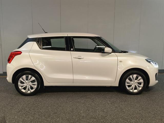 Suzuki SWIFT 1.2 Comfort Smart Hybrid uit 2021 Rijklaar + 12 maanden Bovag-garantie Henk Jongen Auto's in Helmond, al 50 jaar service zoals 't hoort!