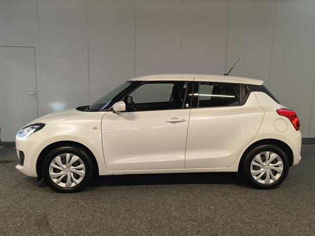 Suzuki SWIFT 1.2 Comfort Smart Hybrid uit 2021 Rijklaar + 12 maanden Bovag-garantie Henk Jongen Auto's in Helmond, al 50 jaar service zoals 't hoort!