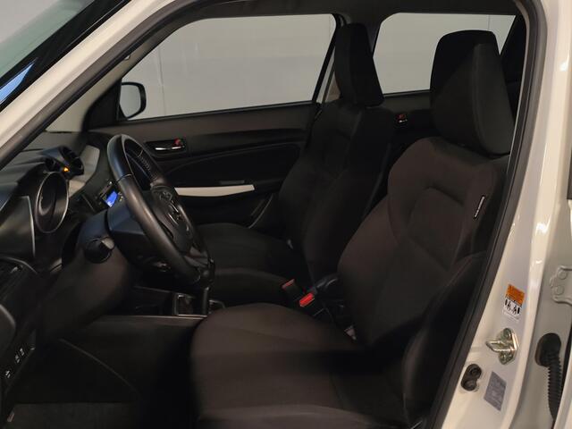 Suzuki SWIFT 1.2 Comfort Smart Hybrid uit 2021 Rijklaar + 12 maanden Bovag-garantie Henk Jongen Auto's in Helmond, al 50 jaar service zoals 't hoort!