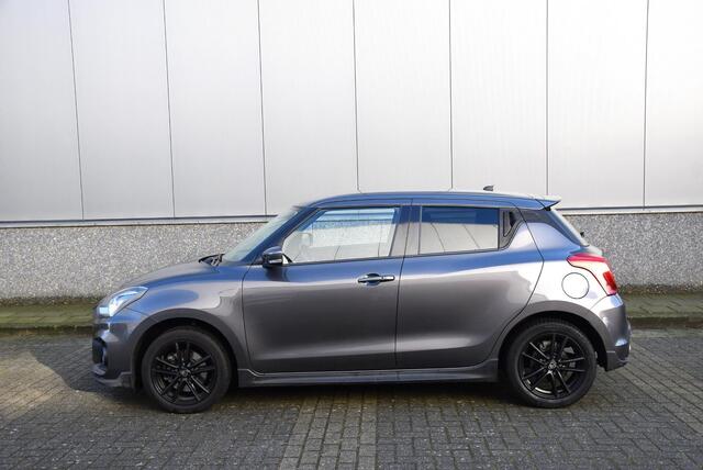 Suzuki SWIFT 1.4 Sport Smart Hybrid | Sport interieur | Zomer/-winterbanden set incl. velgen | Parkeerassistent |