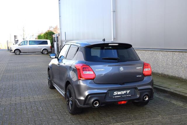 Suzuki SWIFT 1.4 Sport Smart Hybrid | Sport interieur | Zomer/-winterbanden set incl. velgen | Parkeerassistent |