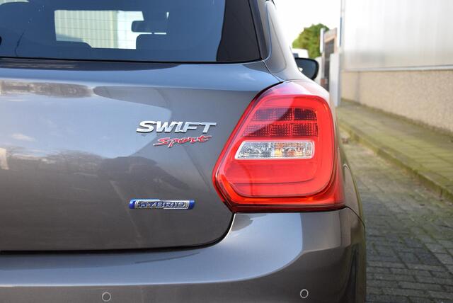 Suzuki SWIFT 1.4 Sport Smart Hybrid | Sport interieur | Zomer/-winterbanden set incl. velgen | Parkeerassistent |