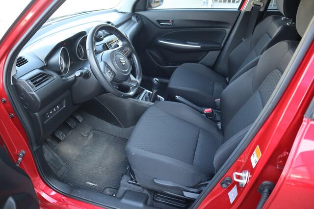 Suzuki SWIFT 1.2 Style Smart Hybrid AdaptiveCruise/Navi/Keyless
