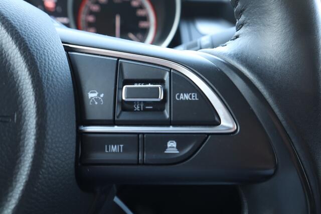 Suzuki SWIFT 1.2 Style Smart Hybrid AdaptiveCruise/Navi/Keyless
