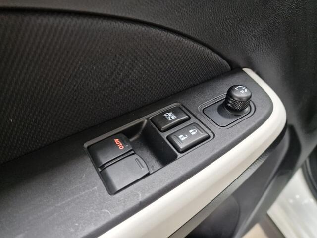 Suzuki SWIFT 1.2 Sportline Automaat | stoelverwarming | telefoon voorbereiding | DAB |