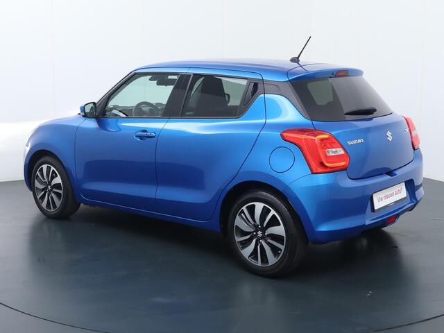 Suzuki SWIFT 1.0 Stijl | Automaat | Flippers | Multifunctioneel stuurwiel | Climate | Stoelverwarming | Achteruitrijcamera | Automatische verlichting | Cruise control | Speedlimiter | Spraakbediening | bluetooth | Navigatie | Apple carplay - Androidauto | Inklapbare s