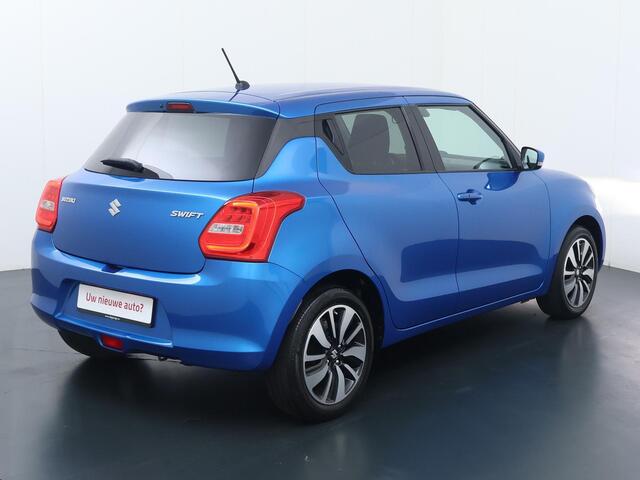Suzuki SWIFT 1.0 Stijl | Automaat | Flippers | Multifunctioneel stuurwiel | Climate | Stoelverwarming | Achteruitrijcamera | Automatische verlichting | Cruise control | Speedlimiter | Spraakbediening | bluetooth | Navigatie | Apple carplay - Androidauto | Inklapbare s