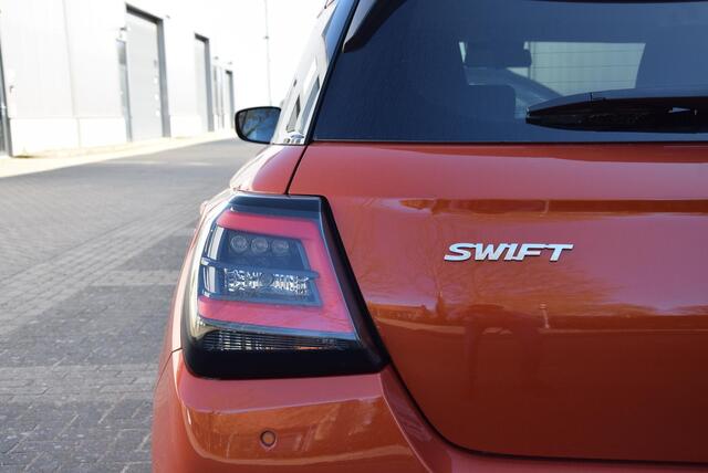 Suzuki SWIFT 1.2 Style Smart Hybrid | Apple carplay/android | Stoelverwarming | Dodehoek detectie |