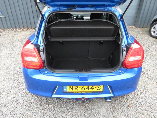 Suzuki SWIFT 1.0 Stijl Smart Hybrid Turbo, Trekhaak, 17 inch, Achteruitrijcamera, Carplay en Dealer onderhouden!