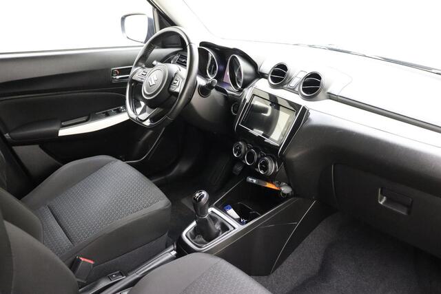 Suzuki SWIFT 1.2 Stijl Smart Hybrid 90pk | Navigatie | Camera | Trekhaak | Cruise Control | Stoelverwarming | Lichtmetalen Velgen