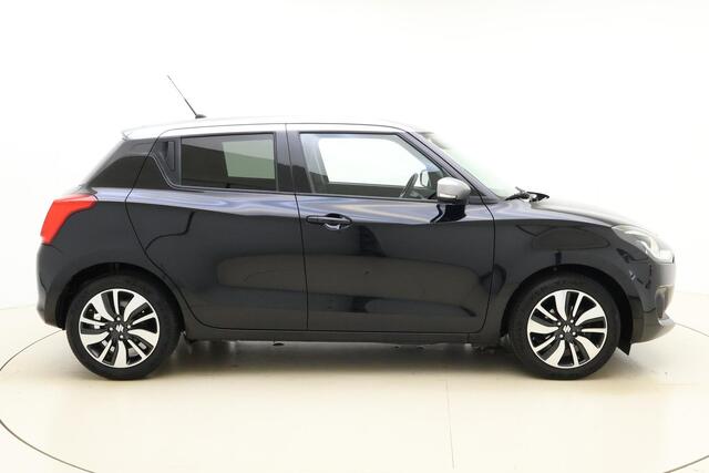 Suzuki SWIFT 1.2 Stijl Smart Hybrid 90pk | Navigatie | Camera | Trekhaak | Cruise Control | Stoelverwarming | Lichtmetalen Velgen