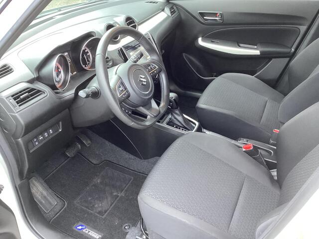 Suzuki SWIFT 1.2 Select Smart Hybrid Automaat Parelmoer camera lm velgen weinig kilometers.