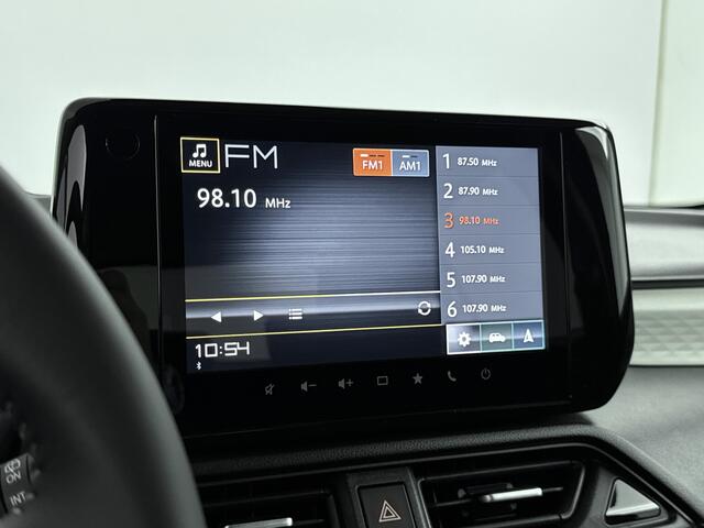 Suzuki SWIFT 1.2 Style Smart Hybrid | Stoelverwarming | Parkeersensoren | Achteruitrijcamera | Bi-tone Metallic lak |