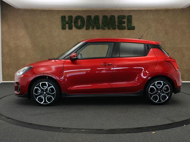 Suzuki SWIFT 1.4 Sport Smart Hybrid - CRUISE CONTROL ADAPTIEF - NAVIGATIE - DODEHOEKDETECTIE - ACHTERUITRIJCAMERA - STOELVERWARMING VOORZIJDE - LICHTMETALEN VELGEN 17 INCH - CLIMATE CONTROL - SPORTSTOELEN - BLUETOOTH TELEFOONVOORBEREIDING