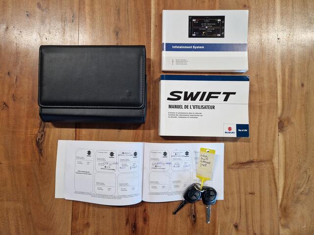 Suzuki SWIFT 1.2 *Automaat* Carplay / Stoelverwarming / Camera / Navigatie / 16'' LMV
