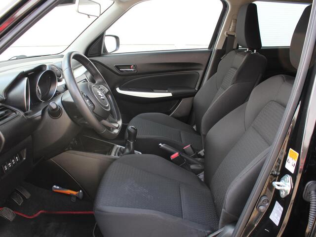 Suzuki SWIFT 1.0 Stijl Smart Hybrid / Navigatie + Apple Carplay/Android Auto / Climate Control Adaptief / Achteruitrijcamera / Cruise Control / Keyless Entry & Start /