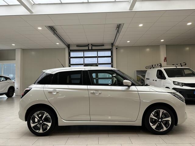 Suzuki SWIFT 1.2 Style SmartHybrid. [ CLIMATE I ADAPTIVE CRUISE I CARPLAY ]