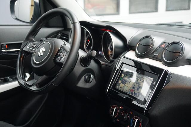 Suzuki SWIFT 1.2 Select Smart Hybrid + LED / CAMERA / DODEHOEKDETECTIE