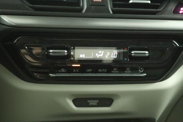 Suzuki SWIFT 1.2 Style Smart Hybrid | Climate control | Cruise control adaptive | Navigatie | Camera | Apple carplay, Android auto | Stoelverwarming |