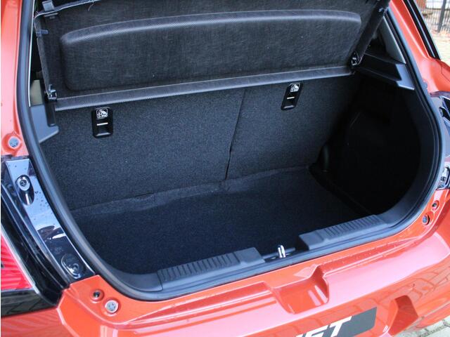 Suzuki SWIFT 1.2 Comfort Smart Hybrid Carplay/Android Auto, Achteruitrijcamera, Navigatie, Airco