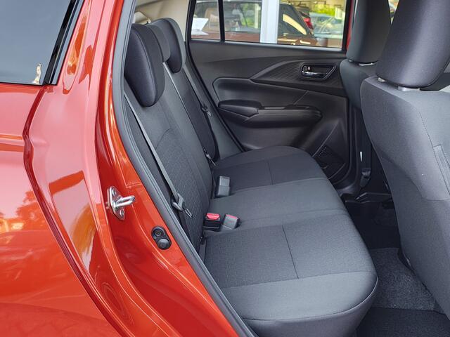 Suzuki SWIFT 1.2 COMFORT SMART HYBRID DIRECT BESCHIKBAAR!| Met 6 JAAR GARANTIE! | Inclusief ¤ 1.800,- Voorraad Voordeel