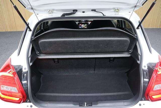 Suzuki SWIFT 1.4 Sport Smart Hybrid | Facelift | Adaptive-cruise | Camera | Clima | Apple Carplay & Android Auto | Sportstoelen | Navigatie | Keyless | Stoelverwarming | Dodehoekdetectie