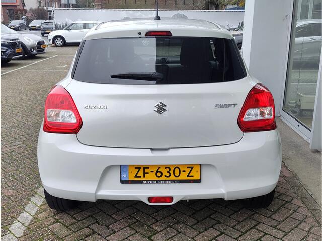 Suzuki SWIFT 1.2 SELECT AUTOMAAT Navigatie | Camera | All Seasonbanden