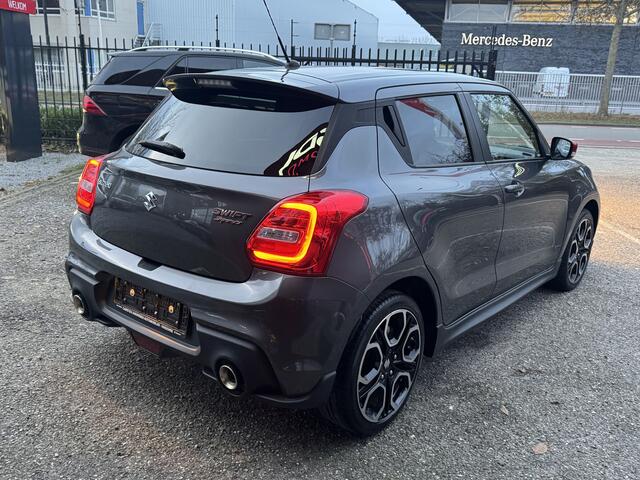 Suzuki SWIFT 1.4 Sport // 140 PK!! // ADAPTIVE CRUISE // CLIMA // STOELVERWARMING // KEY -LESS // LED //